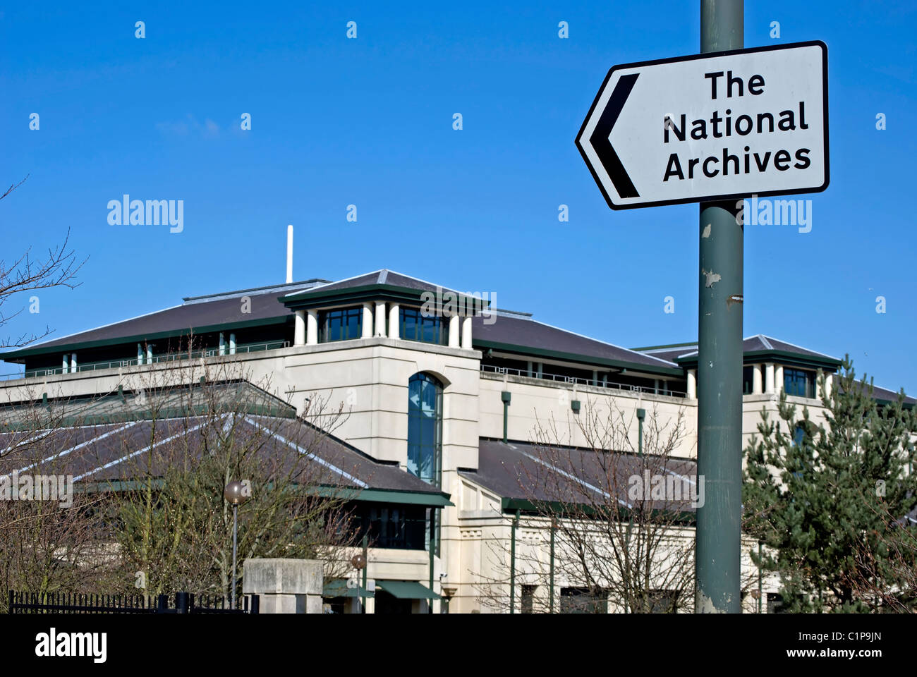 Direction des archives nationales de Kew, au sud-ouest de Londres, en Angleterre, avec l'archive building en arrière-plan Banque D'Images