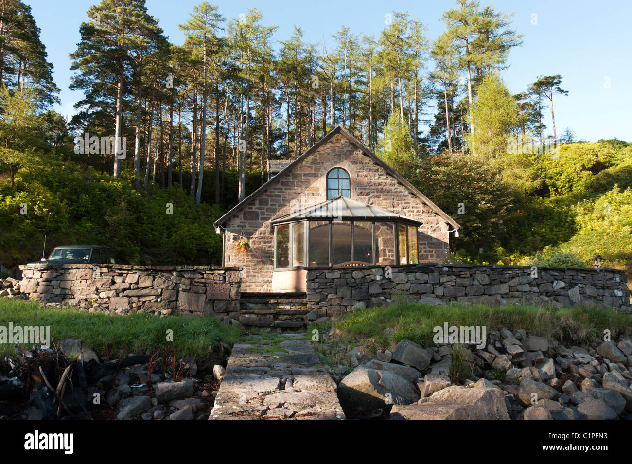 Le Boathouse self-catering holiday accommodation sur le Loch Torridon dans les Highlands d'Ecosse. Banque D'Images