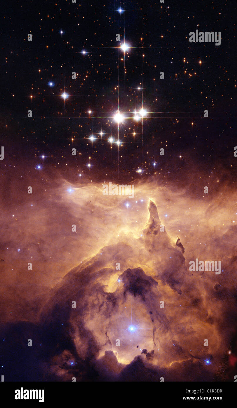 Étoiles Pismis 24 cluster réside dans le cœur de la nébuleuse NGC 6357 dans Scorpius, environ 8 000 années-lumière de la Terre. L'brighte Banque D'Images