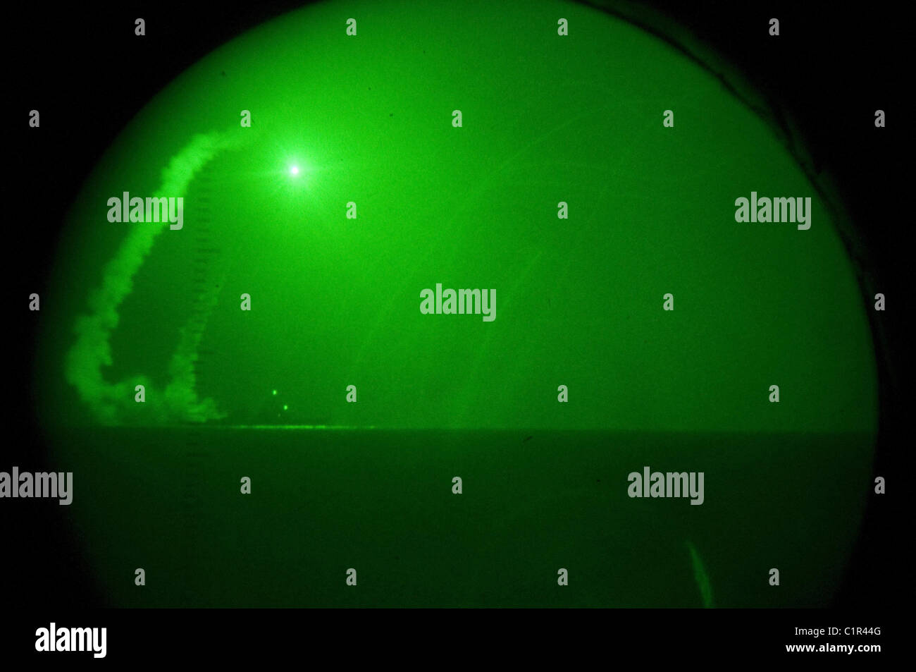 La classe Arleigh Burke destroyer lance-missiles USS Stout (DDG 55) Libye Odyssey Dawn Tomahawk de l'US Navy la marine la Libye11 Tomah missiles Banque D'Images