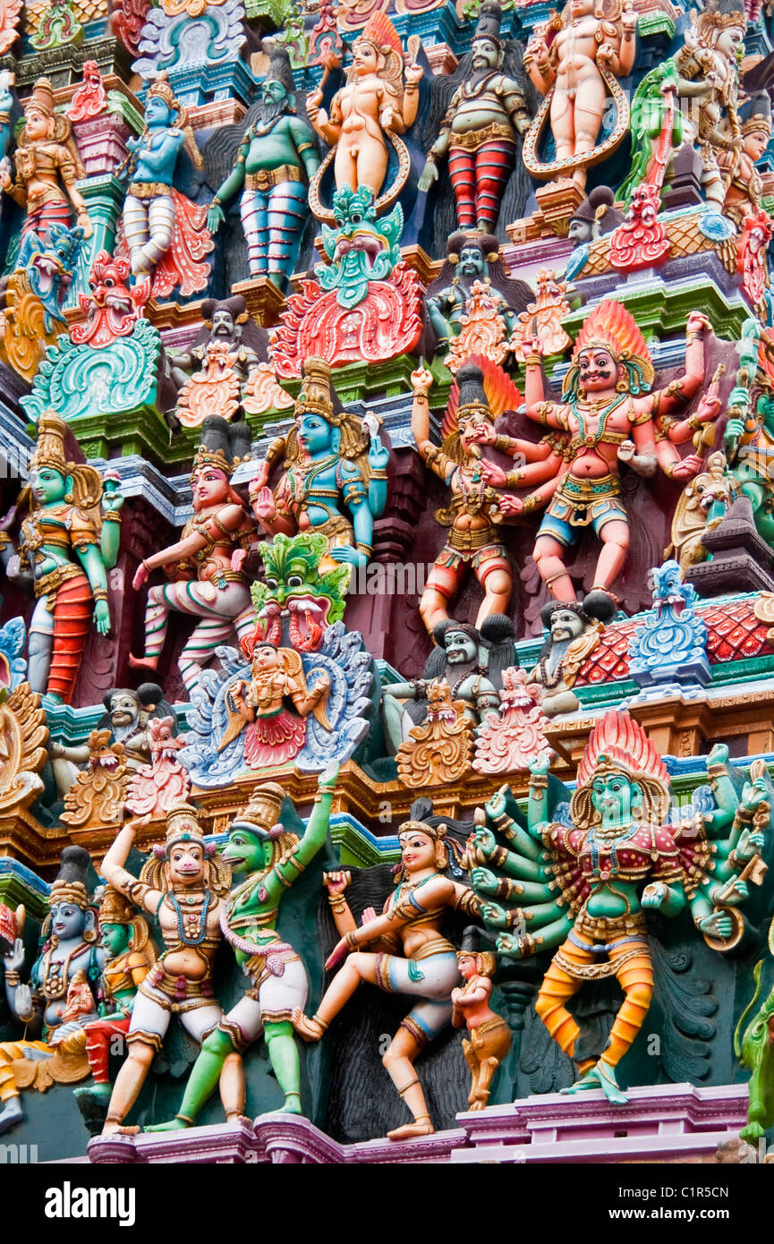 Détail des figures de la mythologie hindoue sur Sri temple de Minakshi à Madurai Banque D'Images