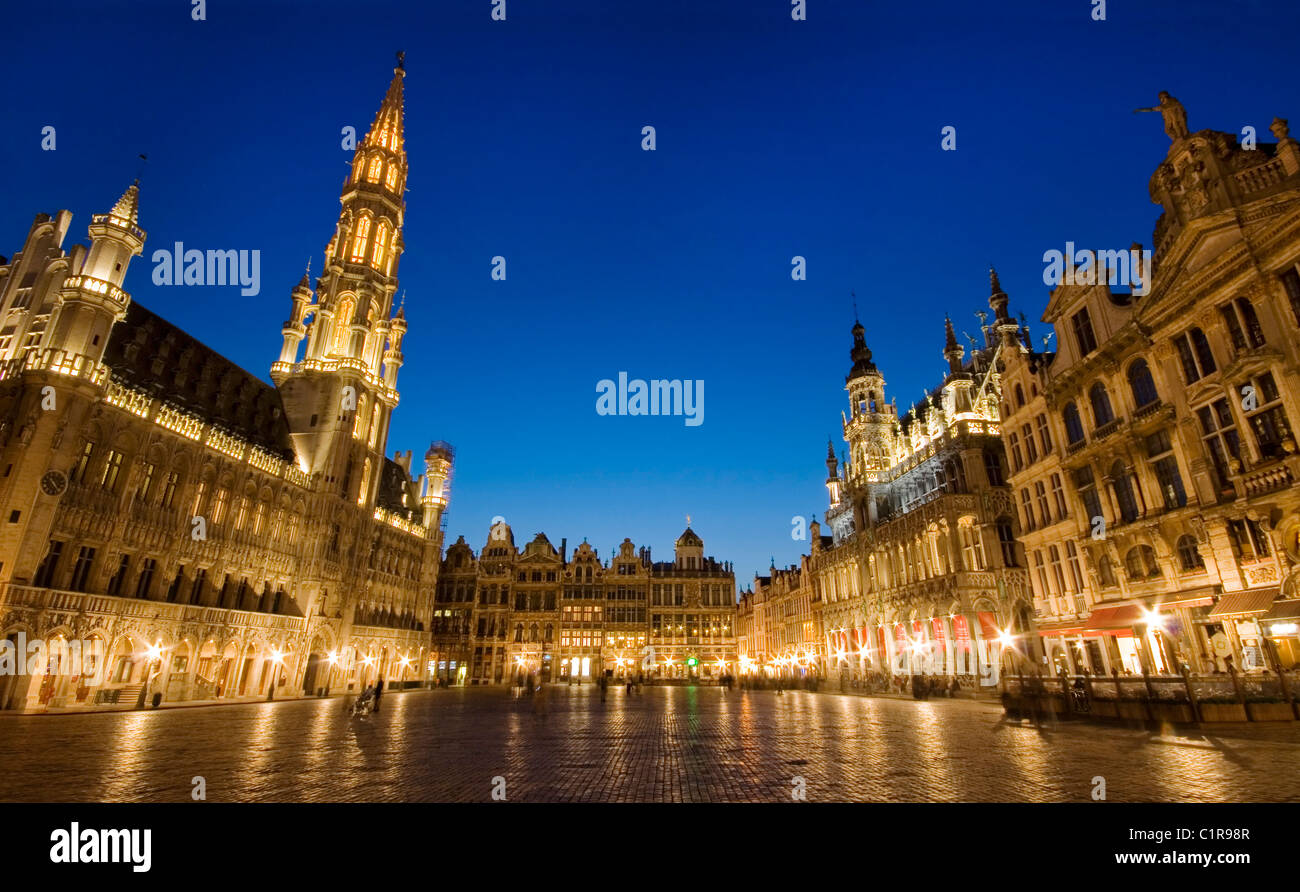 Grand Place de Bruxelles, Belgique - paysage (photo de nuit) Banque D'Images