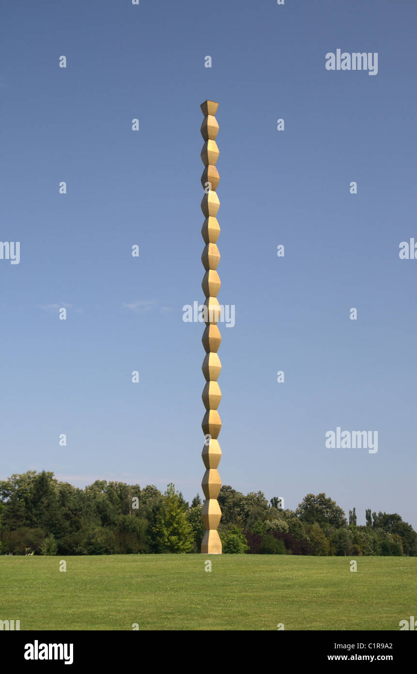 La colonne sans fin - une partie de l'ensemble sculptural de la Constantin Brancusi à Târgu Jiu, Roumanie Banque D'Images