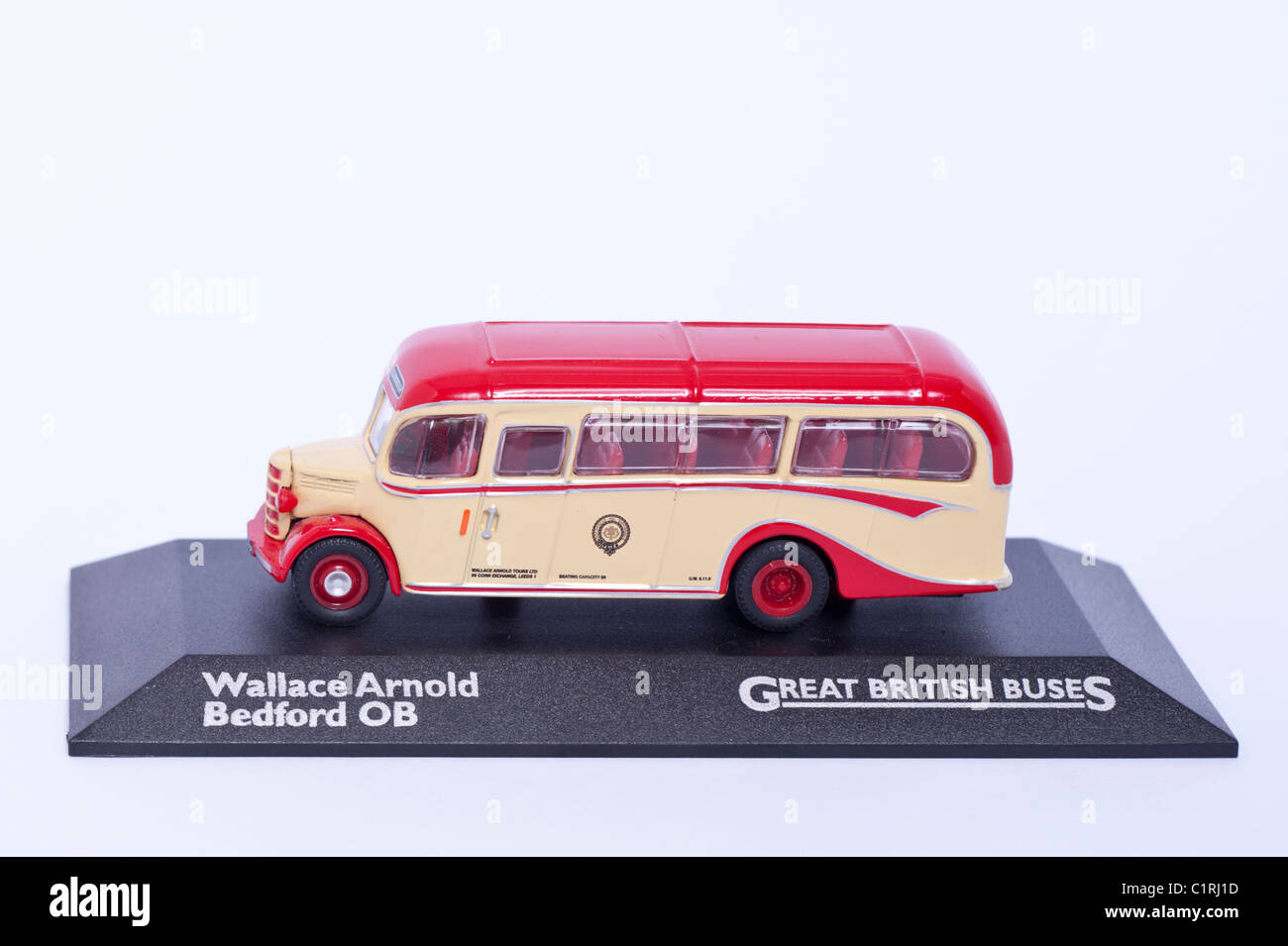 Un modèle Wallace Arnold Bedford OB Great British bus sur un fond blanc Banque D'Images