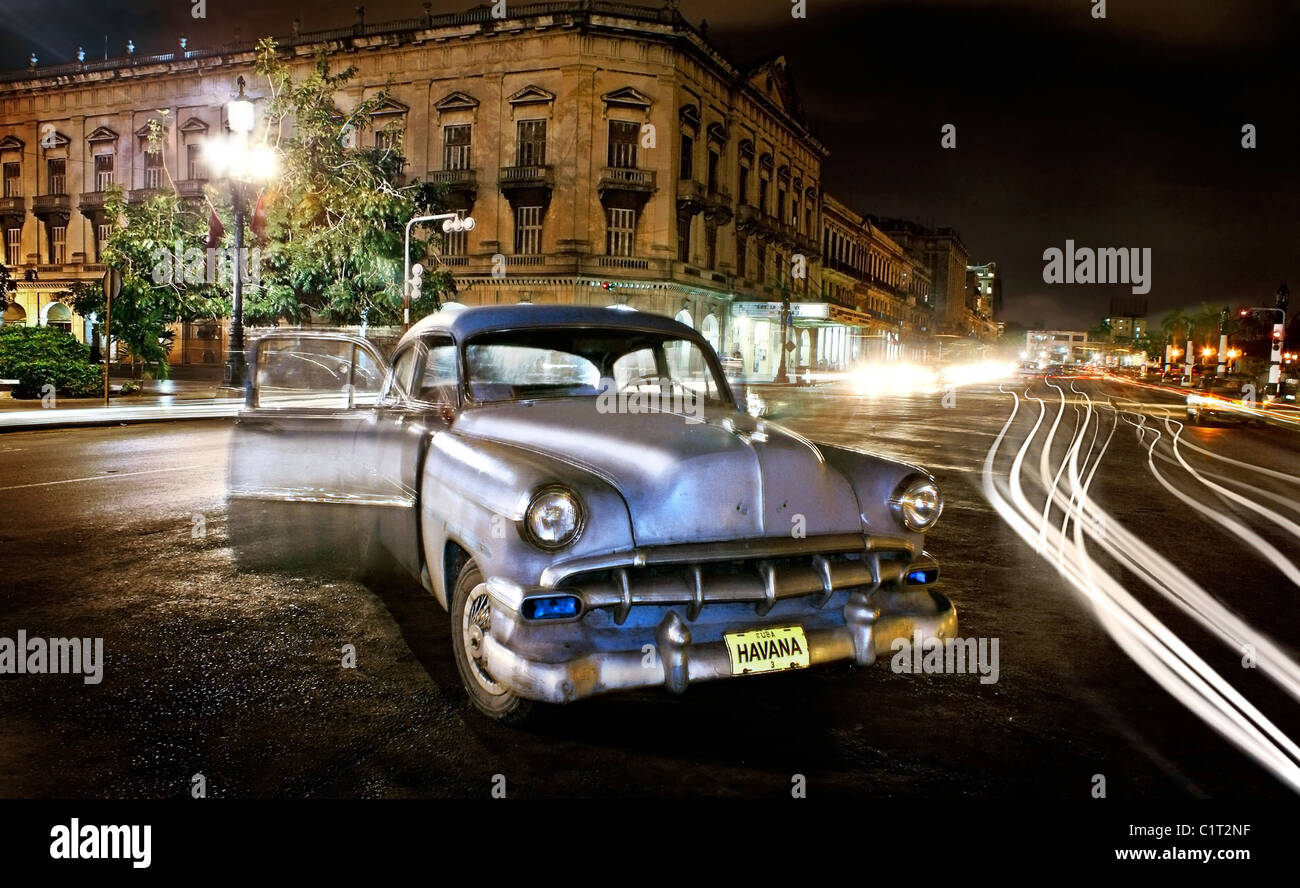 Voiture Américaine classique à la vieille Havane, Cuba. Banque D'Images
