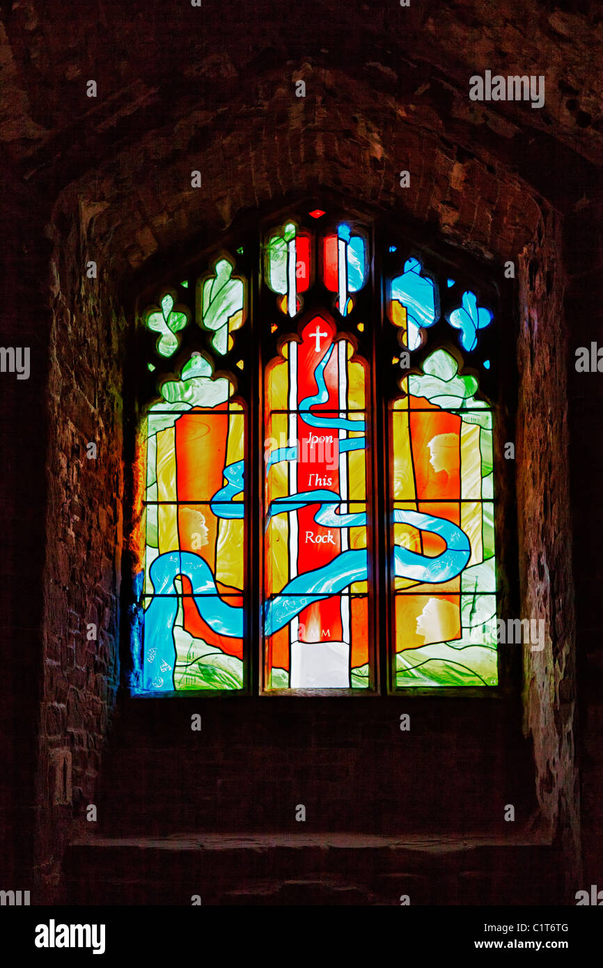 La fenêtre du millénaire dans la chapelle du Château de Goodrich Herefordshire Angleterre UK Banque D'Images