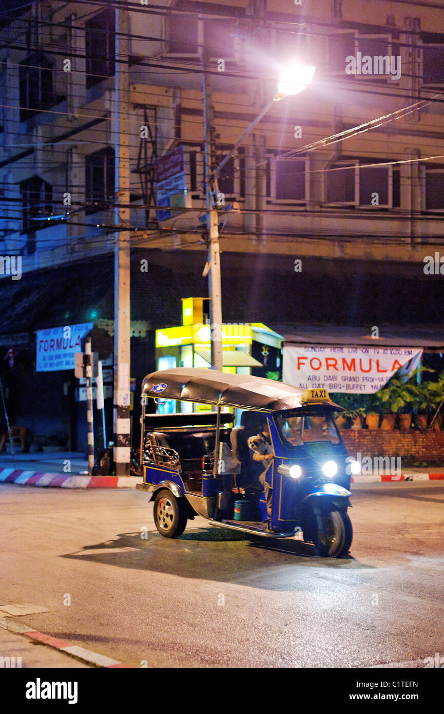 Tuk Tuk dans la nuit - Chiang Mai Banque D'Images