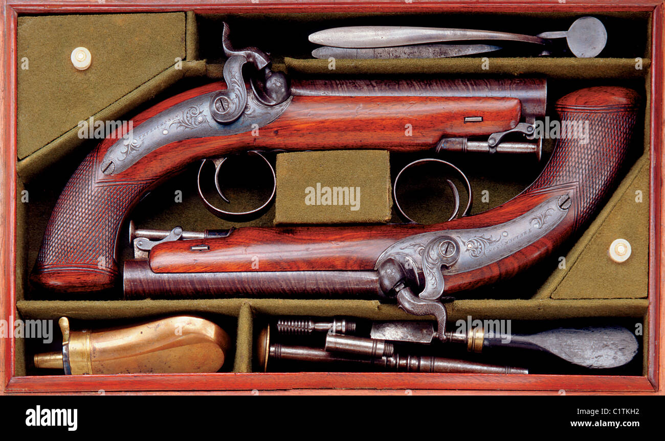 Pistolets de duel au cas par Trulock & Sons. Détails en acier gravé. Par TRULOCK & SONS, Banque D'Images