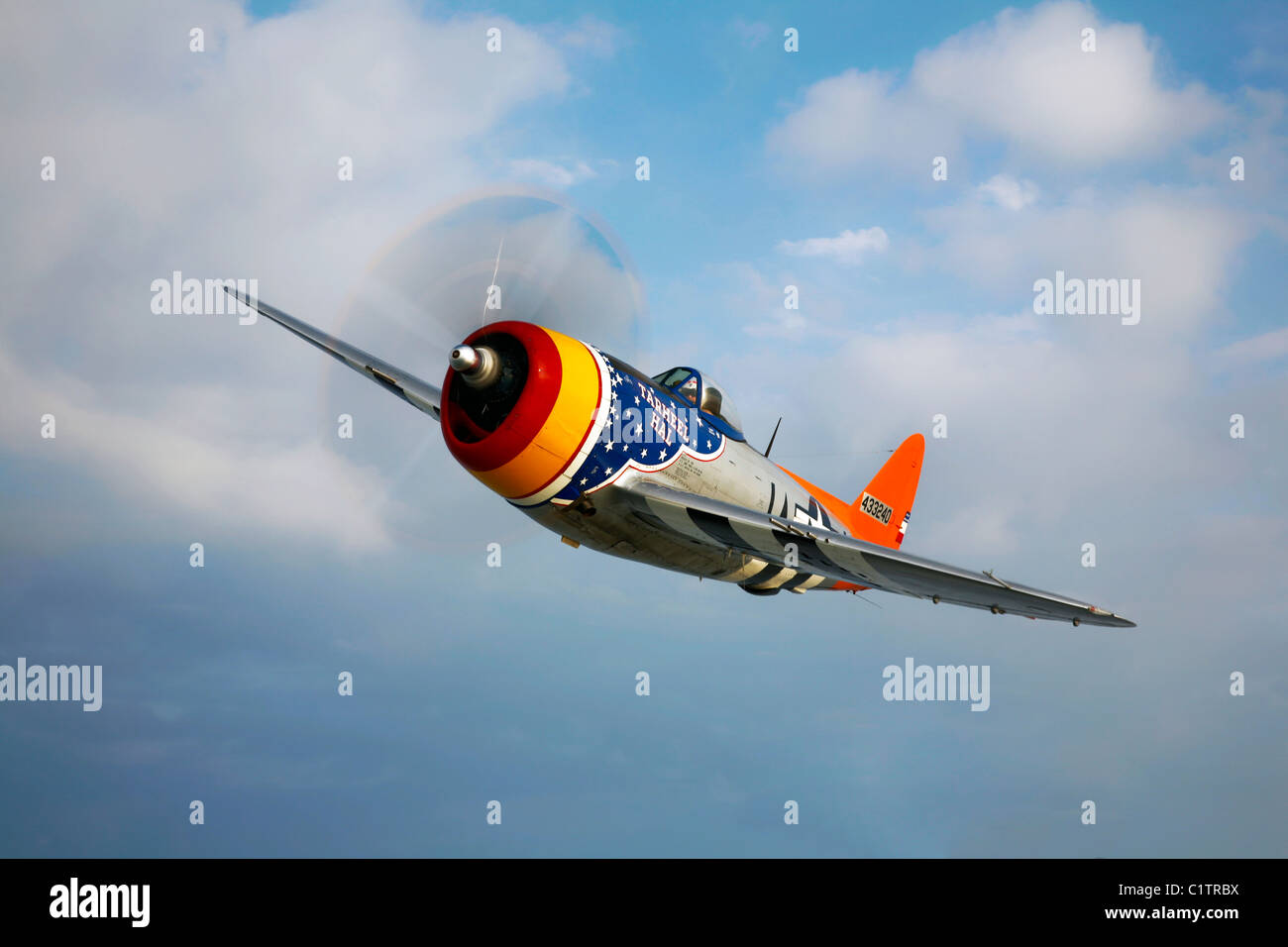 Un Republic P-47D Thunderbolt dans vol au-dessus de Galveston, Texas. Banque D'Images