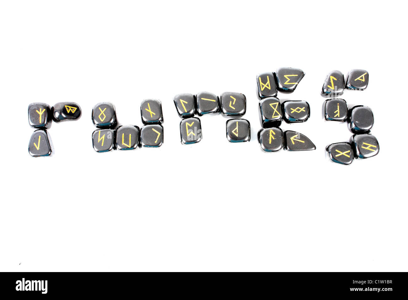 Mot Rune Un ensemble noir de Elder Futhark norrois runes pour dire de fortune et ...