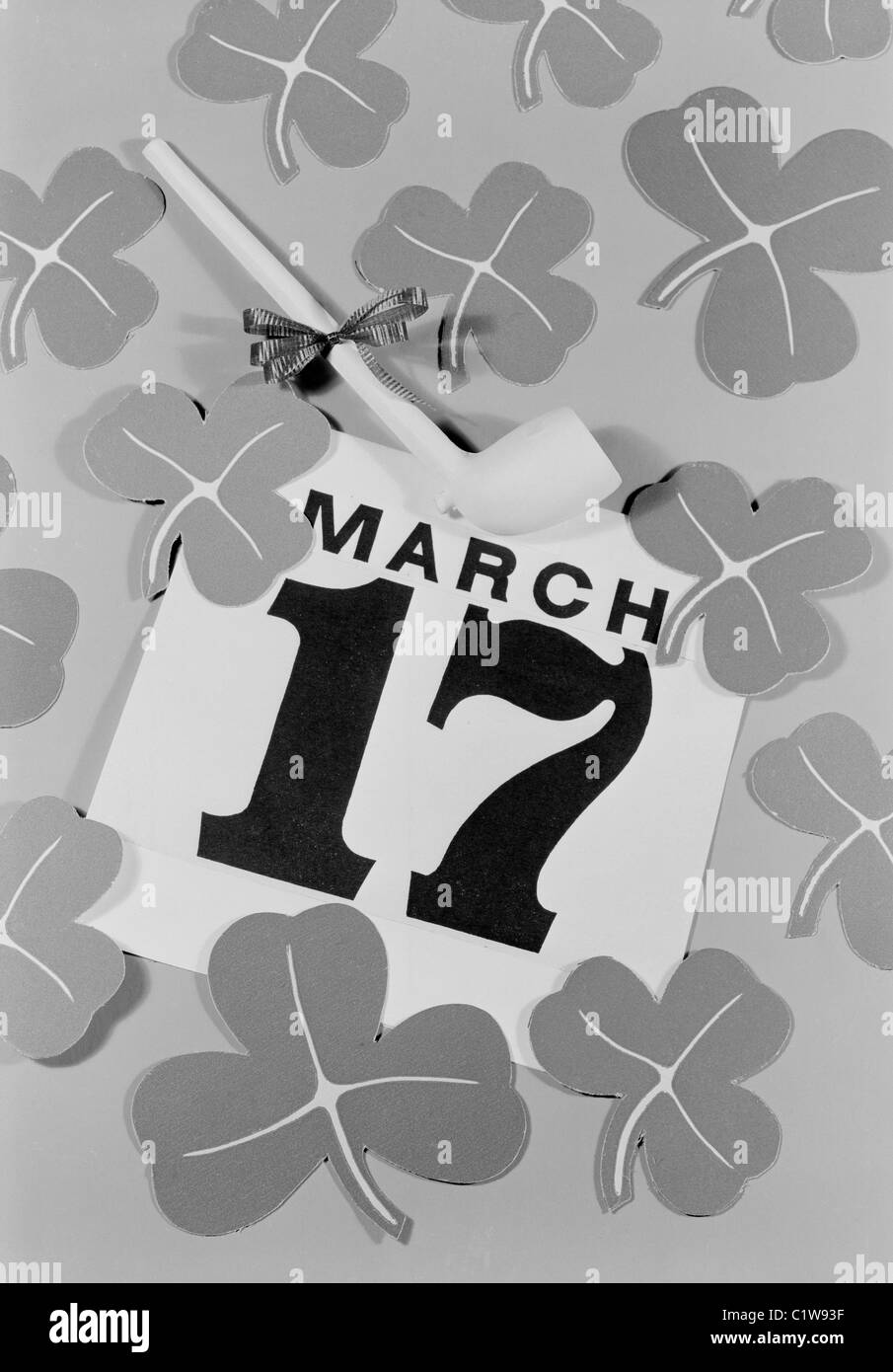 Calendrier montrant le jour de la Saint Patrick avec tuyau Banque D'Images