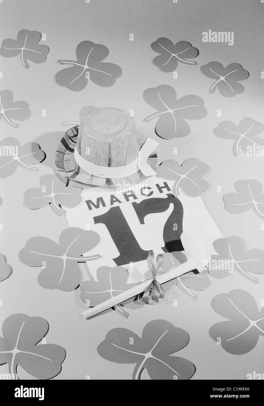 Calendrier montrant la Saint-Patrick avec tuyau et chapeau de leprechaun Banque D'Images