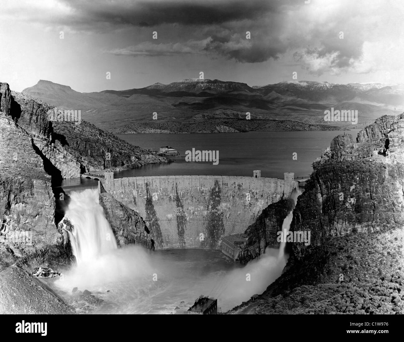 Theodore Roosevelt Dam et déversoirs, Arizona vers 1916 Banque D'Images