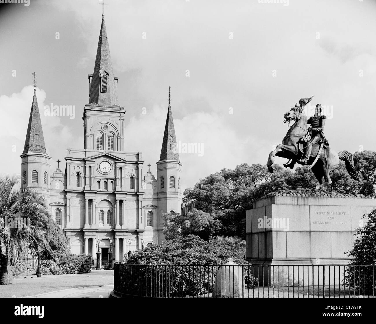 USA, Louisiane, New Orleans, Jackson Square, Cathédrale St Louis et Jackson Statue Banque D'Images