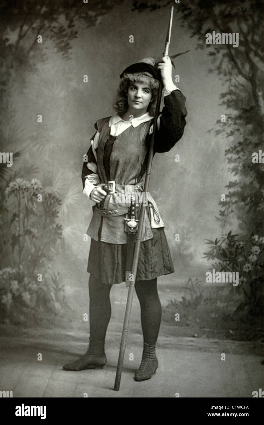 ADA Rehan (1859-1916) actrice américaine habillée comme Robin des Bois ou Maid Marion - comme la figure. Type de bois Banque D'Images