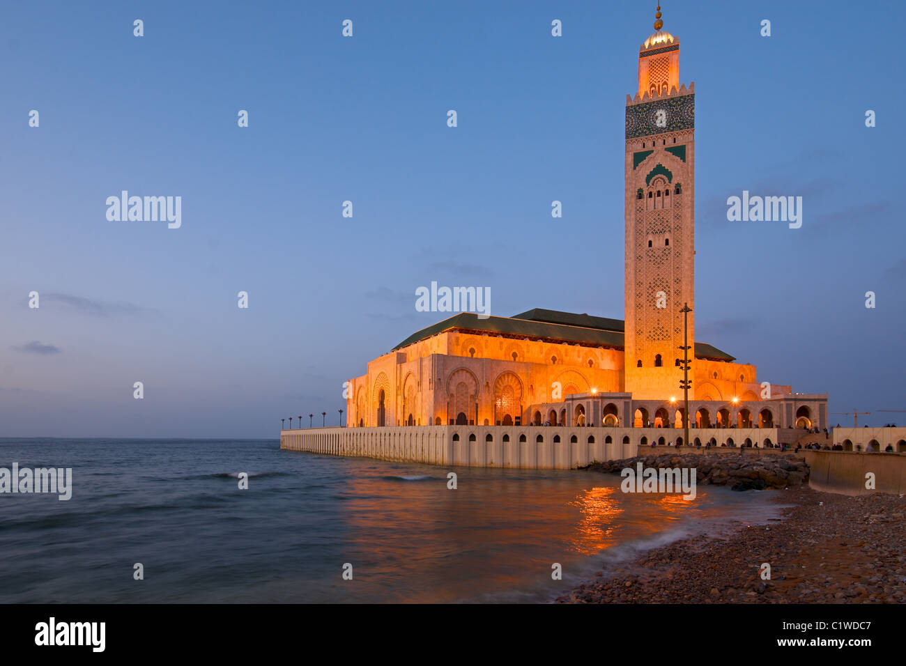 La Mosquée Hassan II, Casablanca, Maroc capturés au cours d'un beau coucher du soleil Banque D'Images
