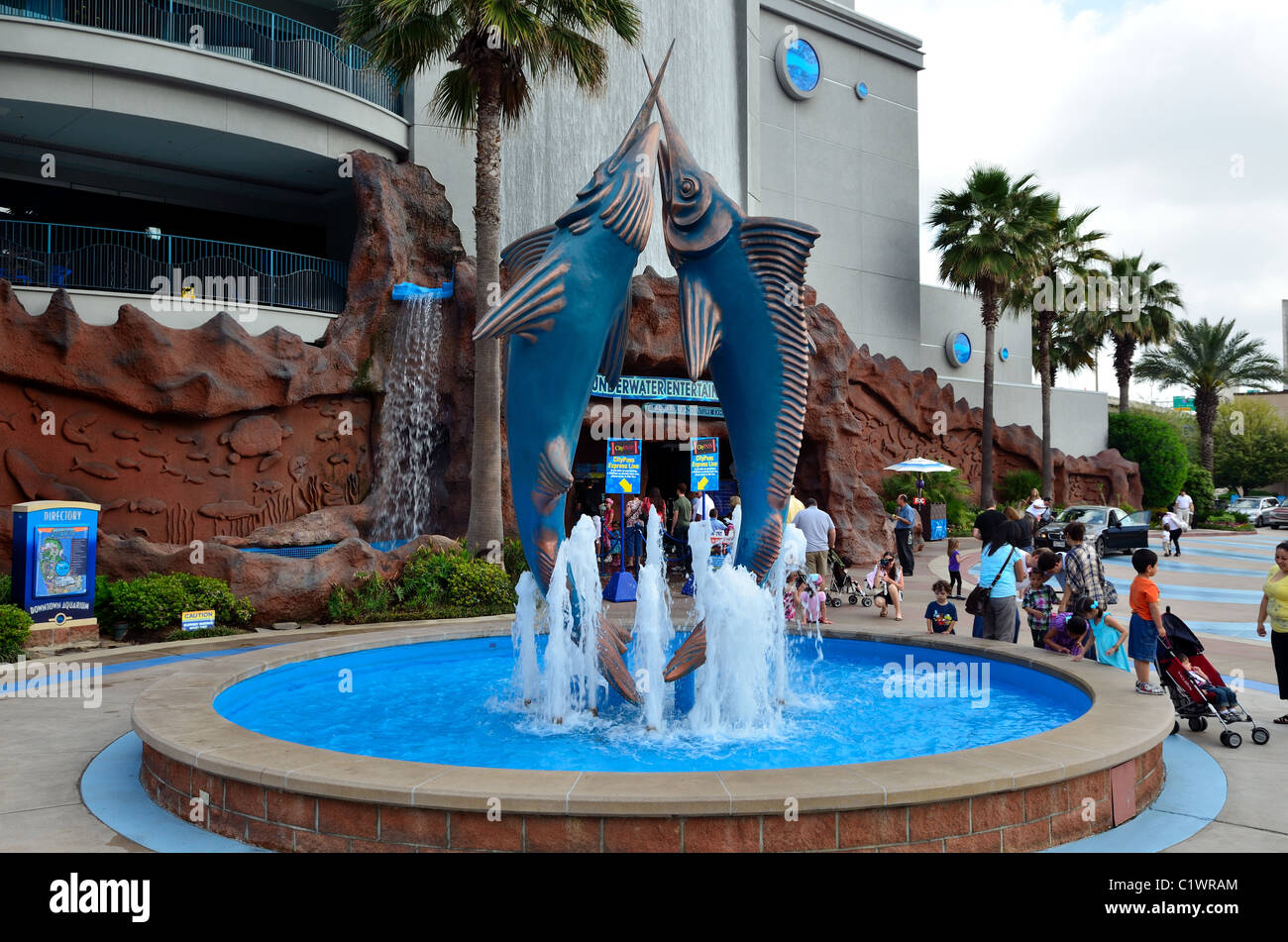 Sculpture de marlins double en face de Houston Downtown Aquarium. Texas, USA. Banque D'Images