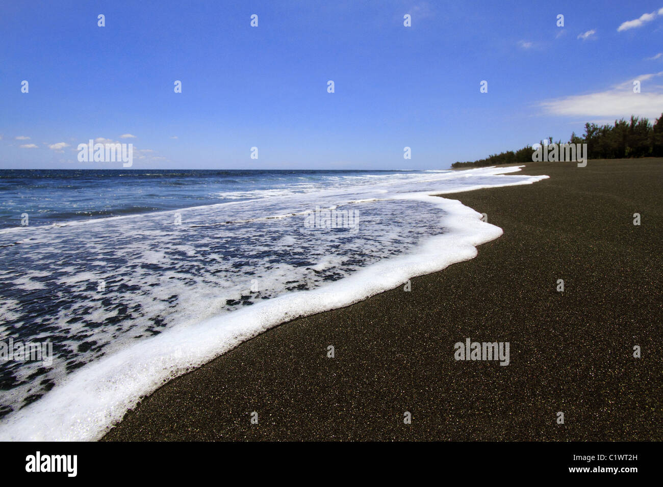 Plage de sable volcanique noir - Etang Salé Banque D'Images