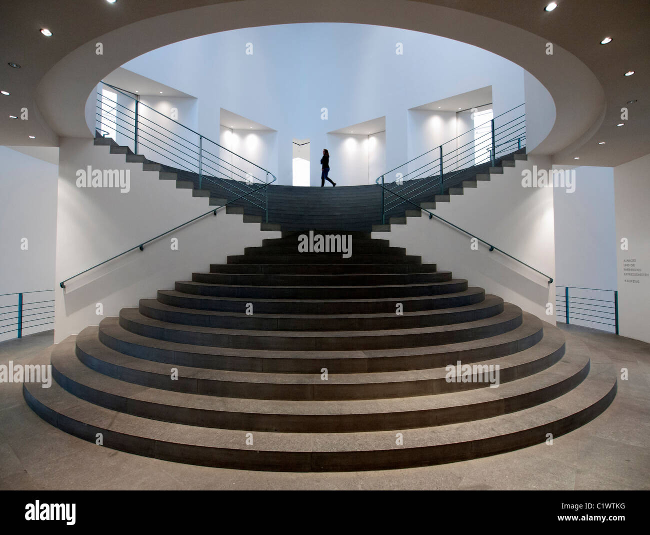 Escaliers d'accès et hall à Bonn Kunstmuseum ou musée d'Art de Bonn en Allemagne Banque D'Images