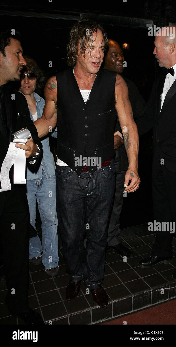 L'acteur américain Mickey Rourke quitte Stringfellows lapdancing club at 4.40pm London, England - 27.08.09 Banque D'Images