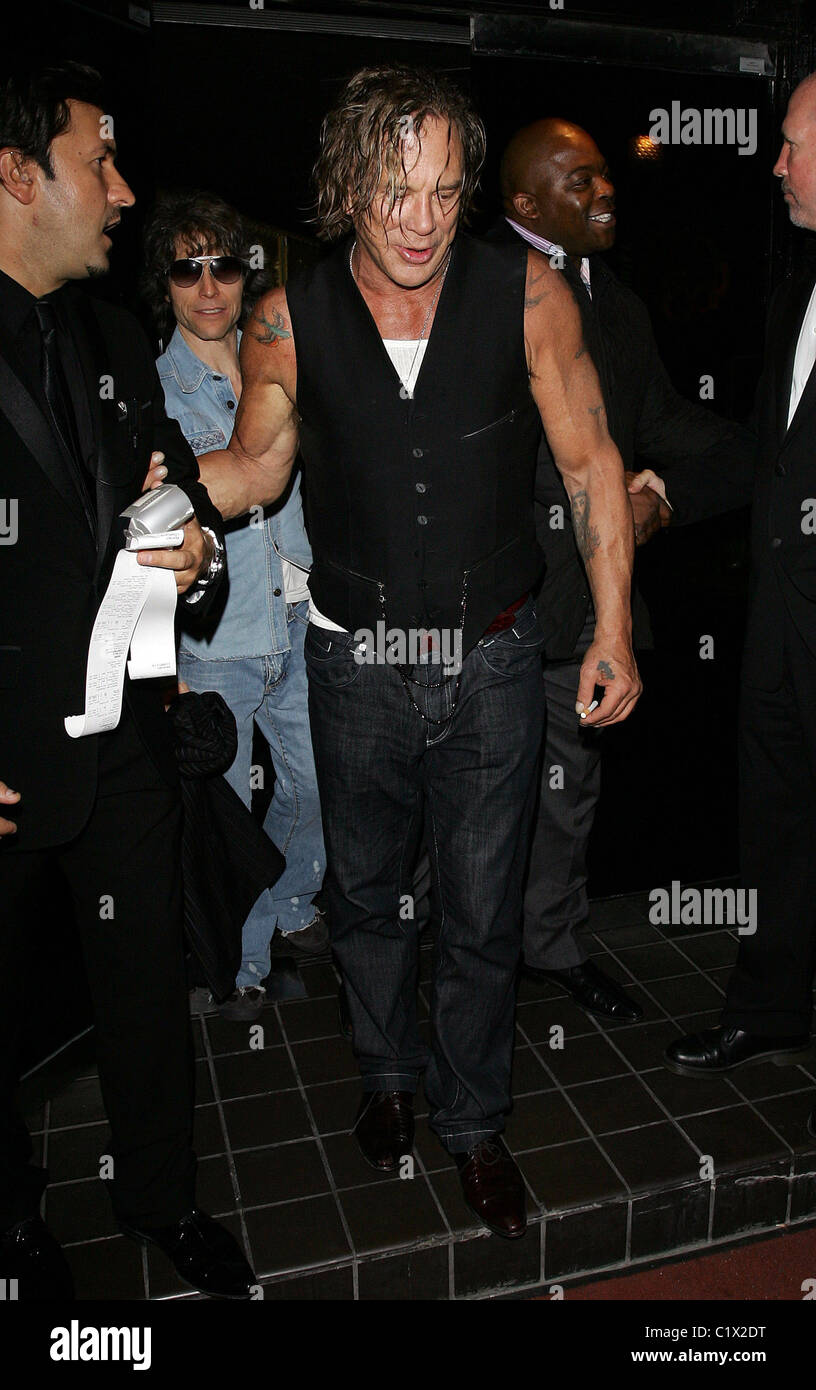 L'acteur américain Mickey Rourke quitte Stringfellows lapdancing club at 4.40pm London, England - 27.08.09 Banque D'Images