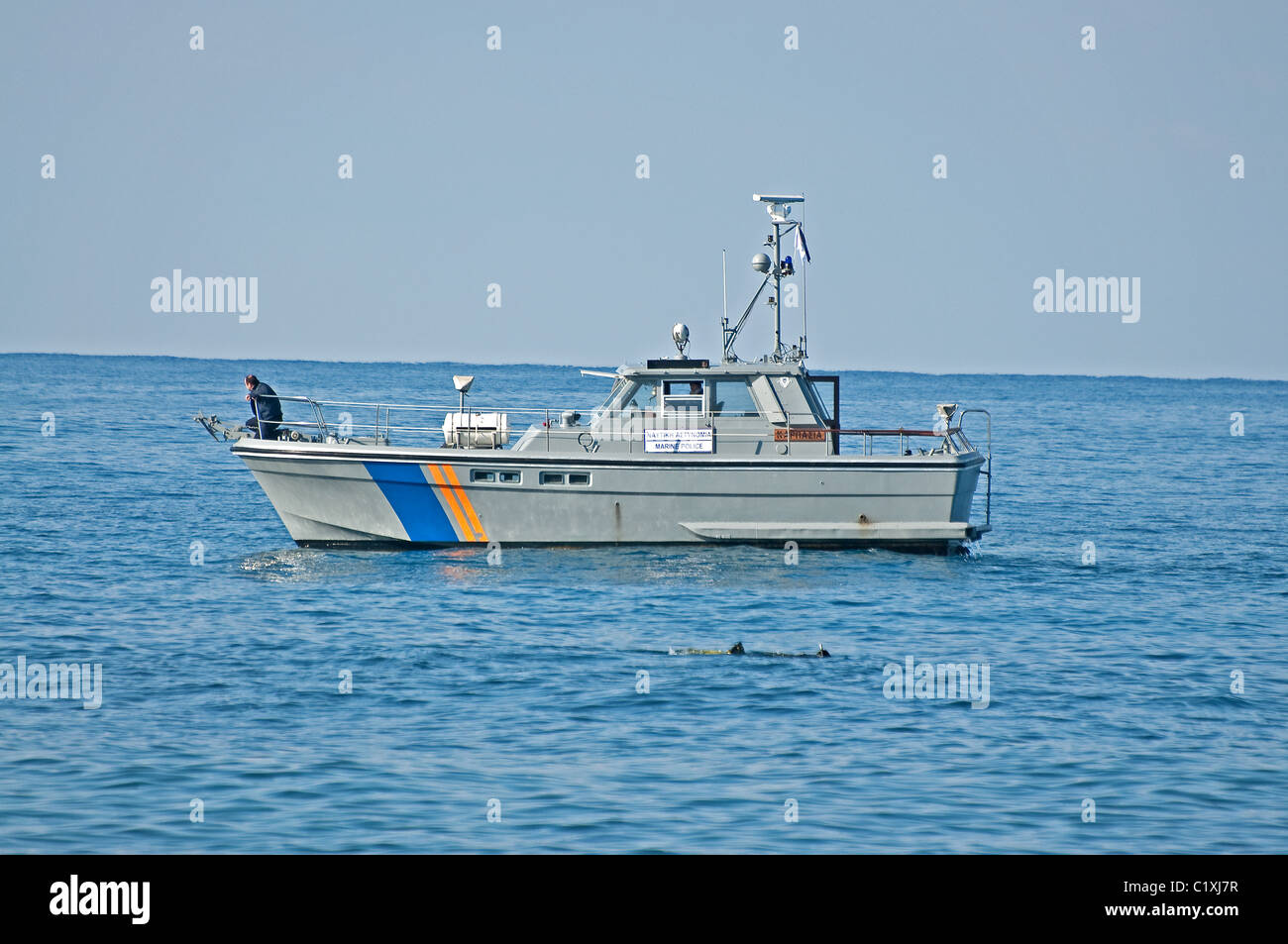 Bateau de police pour la mer recherche personne disparue Banque D'Images