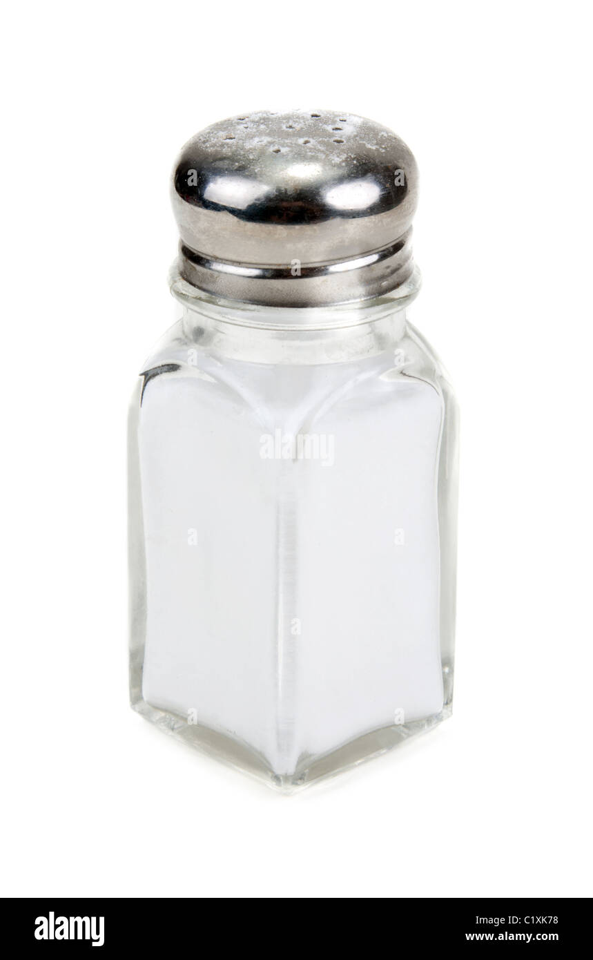 Saltcellar verre isolé avec du sel sur fond blanc Banque D'Images