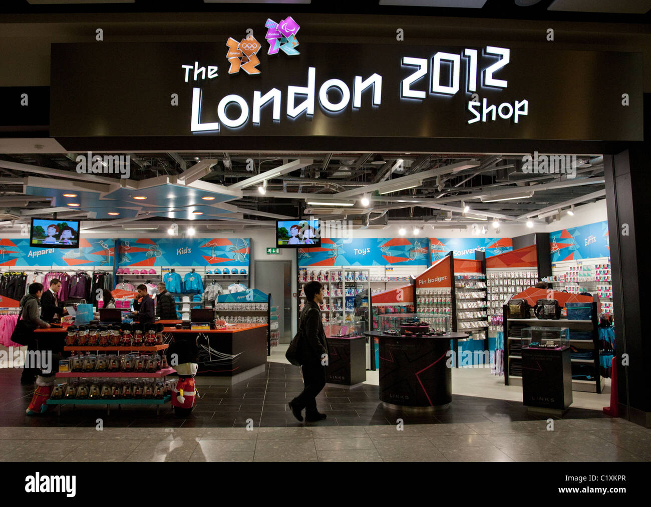 Les Jeux Olympiques de Londres 2012 shop, la borne 5 de l'aéroport Heathrow de Londres, UK Banque D'Images