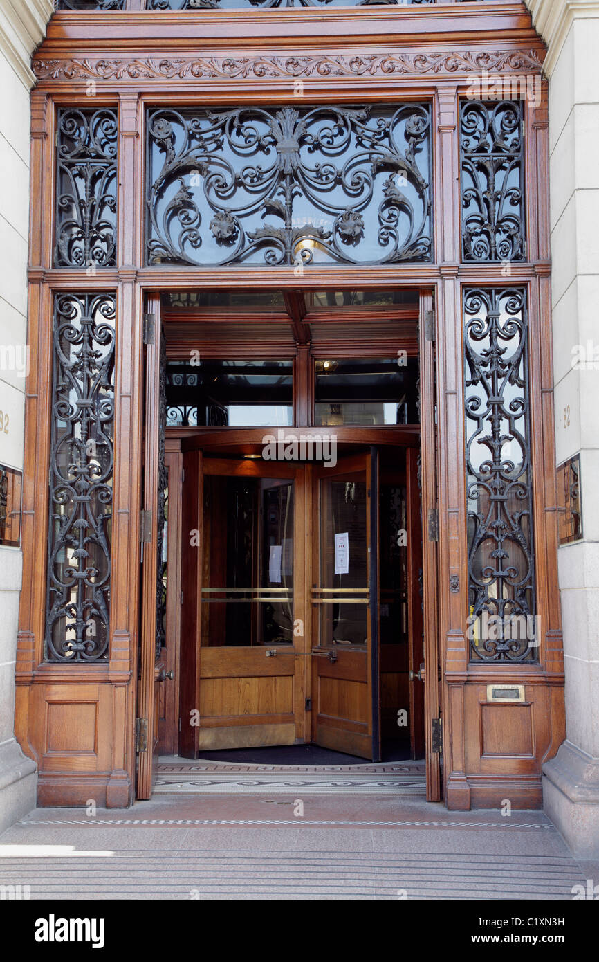 Porte d'entrée de Glasgow City Chambers au siège du conseil municipal de George Square, en Écosse, au Royaume-Uni Banque D'Images