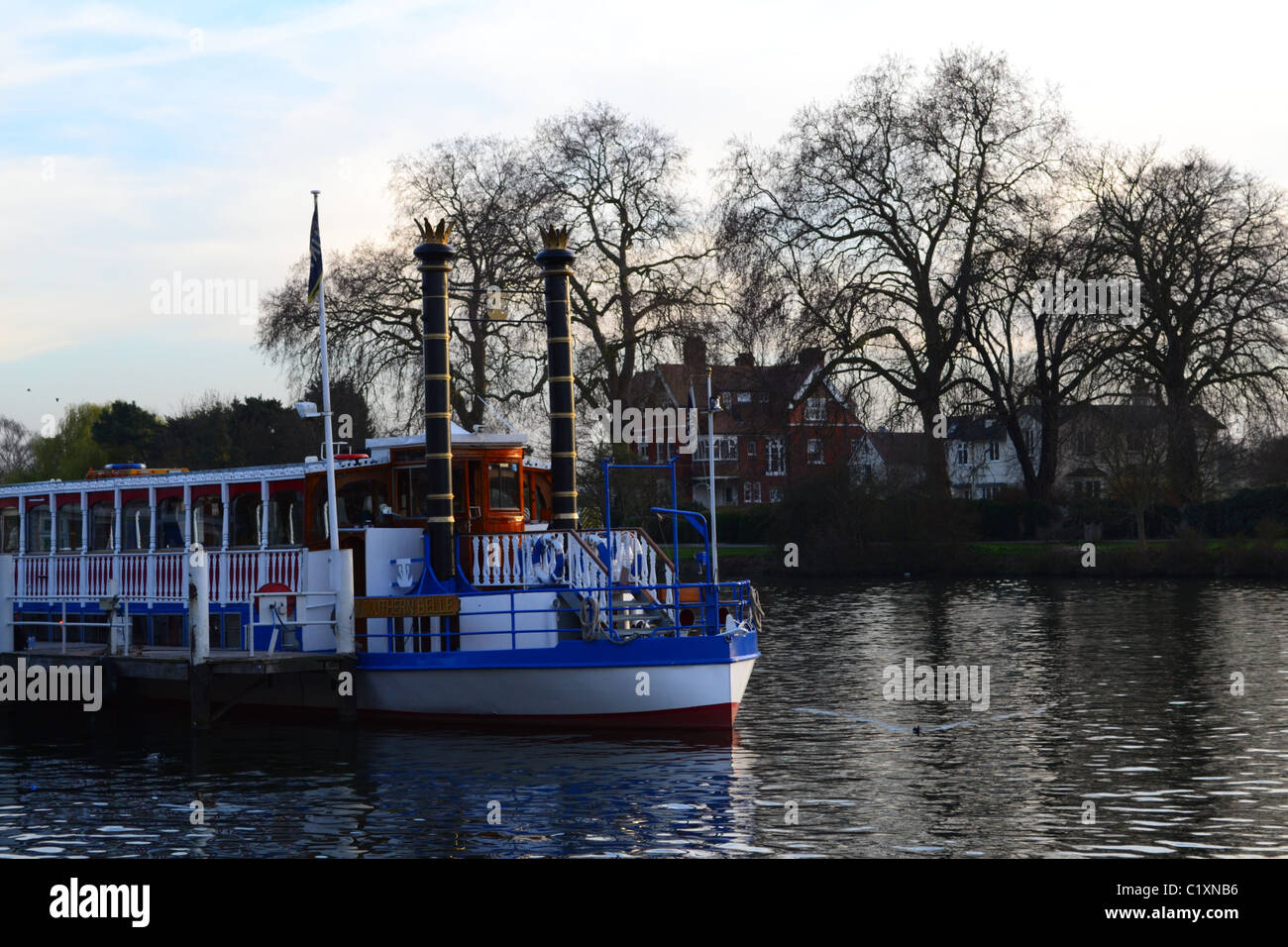 Le 'Southern Belle' sur la Tamise à Kingston, Surrey Banque D'Images