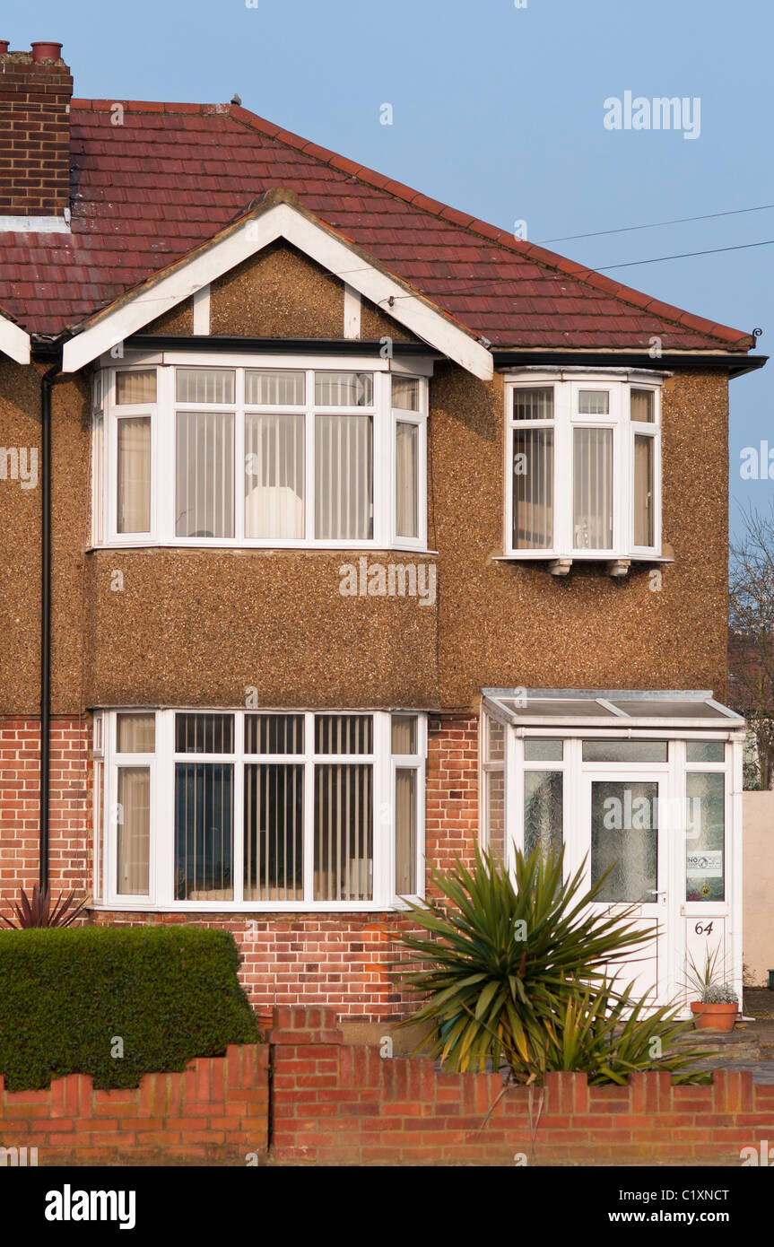 Habitat pavillonnaire dans le quartier londonien d'Enfield. UK Banque D'Images