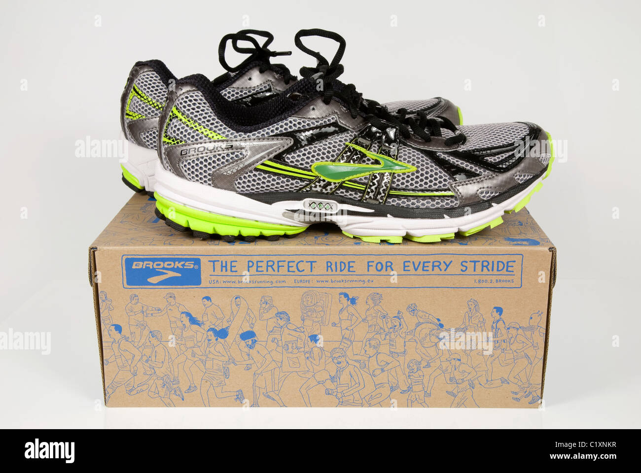 Nouvelles chaussures de course Brooks sur fort Banque D'Images