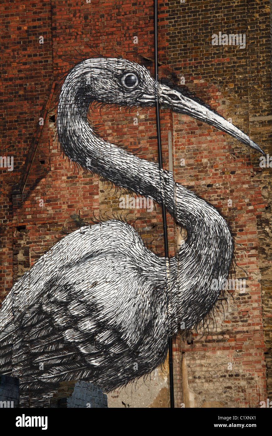 Artiste graffiti roa's crane à Londres bricklane Banque D'Images