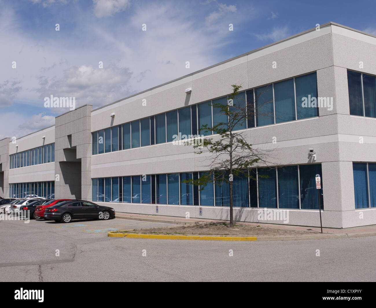 Banlieue moderne de faible hauteur de bureaux pour l'entreprise de haute technologie Banque D'Images