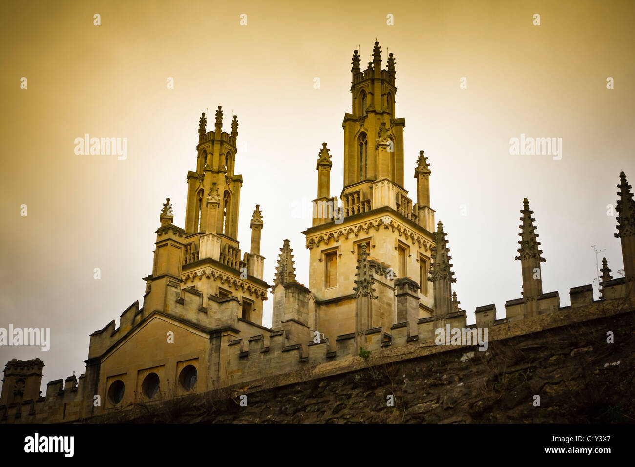 Tours de style gothique à l'All Souls College, Oxford, Royaume-Uni Banque D'Images