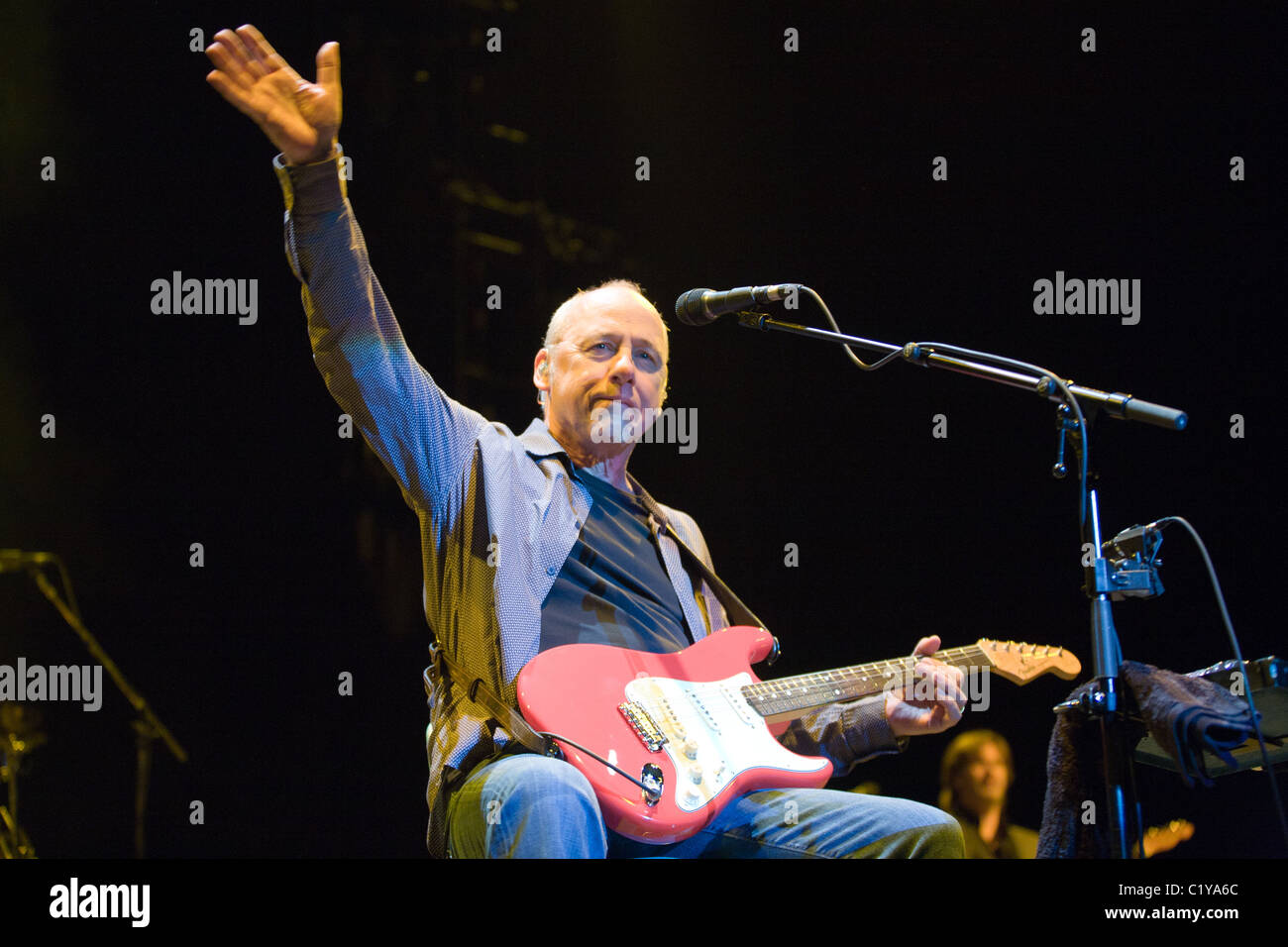 Mark Knopfler effectuer sur le concert à Budapest, Hongrie, 2010. Banque D'Images