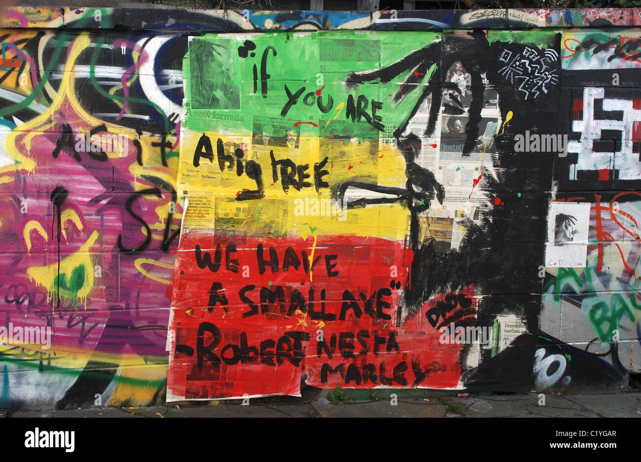 Bob Marley graffiti sur un mur à Edimbourg avec le cite, "si vous êtes un grand arbre, nous avons une petite hache'. Banque D'Images