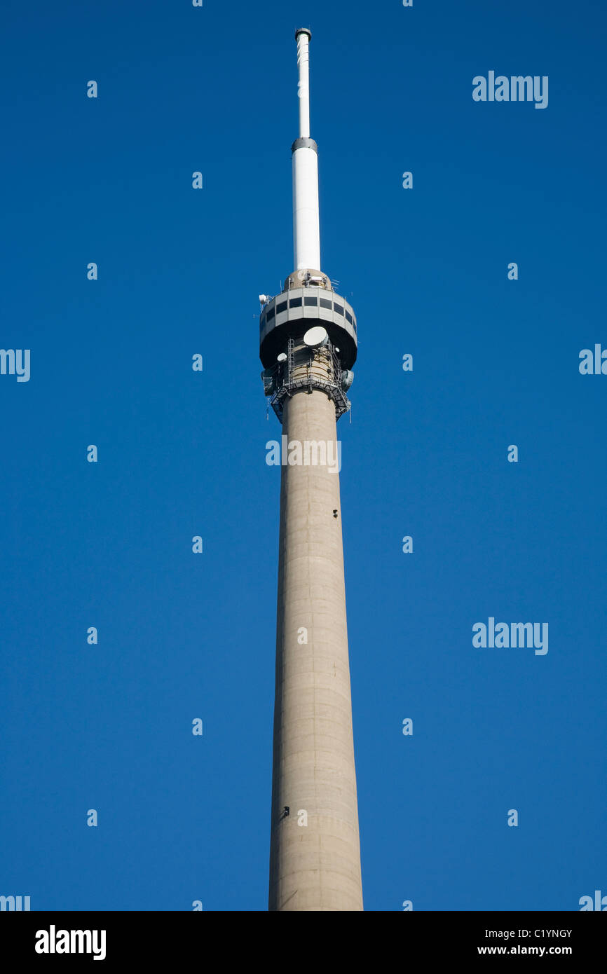 La partie supérieure de l'Emley Moor aka le mât le plus haut de la tour Arqiva free standing structure dans le Royaume-uni à Emley West Yorkshire Banque D'Images