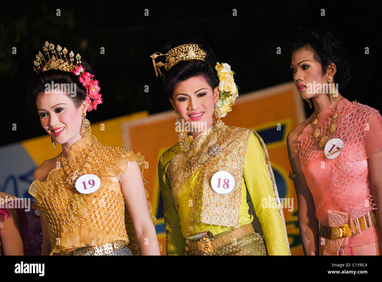Entrants dans un concours de beauté kathoey dans Nong Khai, province de Nong Khai, Thaïlande. Banque D'Images