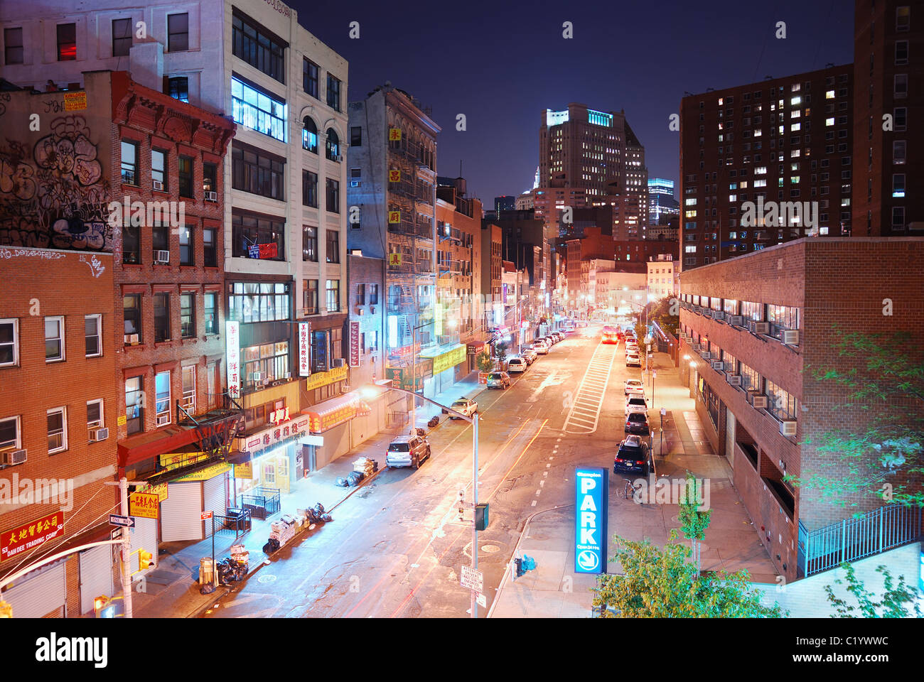 Le quartier chinois de Manhattan de nuit dans la ville de New York. Banque D'Images