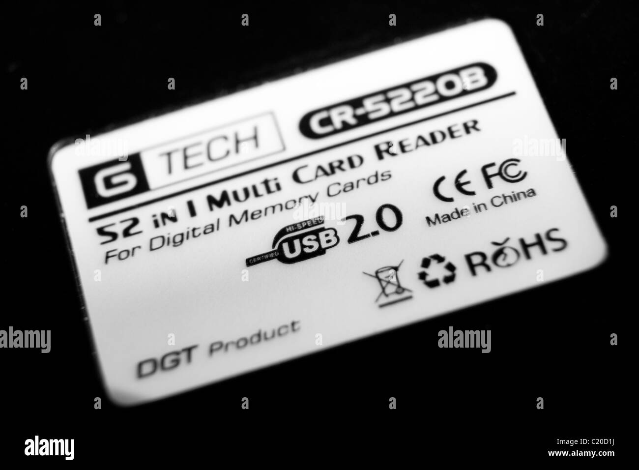 Étiquette sur l'élément électrique montrant fabriqué en Chine, CE, FCC et RoHS marque, logo USB2.0 et divers autres marques Banque D'Images