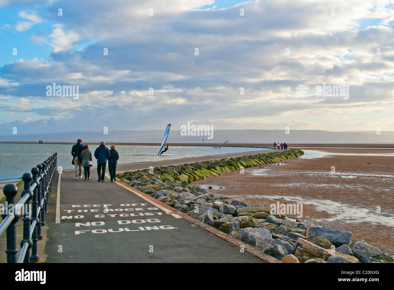 Planche à voile, West Kirby, Wirral, Angleterre, Février, 2011 Banque D'Images