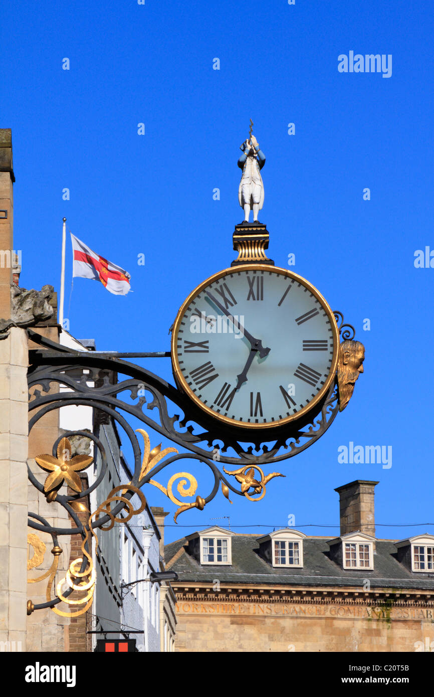 L'amiral Réveil peu projeter de l'église de St Martin le Grand, Coney Street, York, North Yorkshire, Angleterre, Royaume-Uni. Banque D'Images