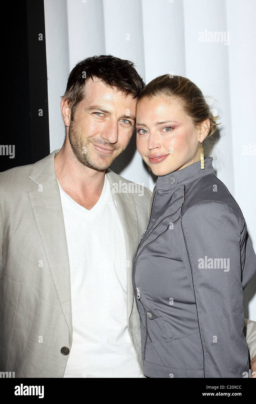 Rhett Giles et Estella Warren Mi-6 nightclub's grand opening party organisée à Mi-6 nightclub - West Hollywood, des arrivées Banque D'Images