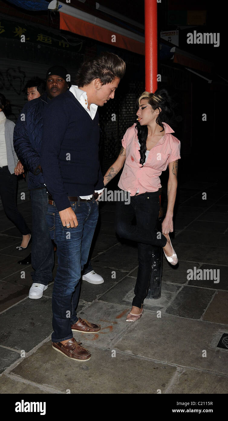 Winehouse back with ex James ? AMY WINEHOUSE n'est pas se délester de rumeurs d'une réconciliation avec l'ex-mari BLAKE FIELDER-CIVIL - Banque D'Images