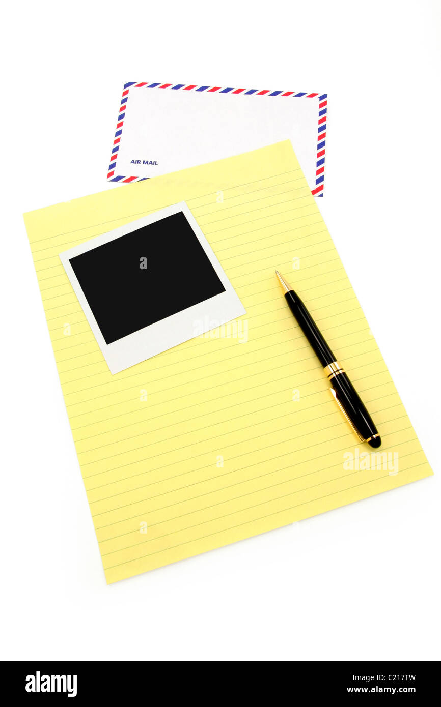 Lettre papier et enveloppe airmail, communication concept Banque D'Images