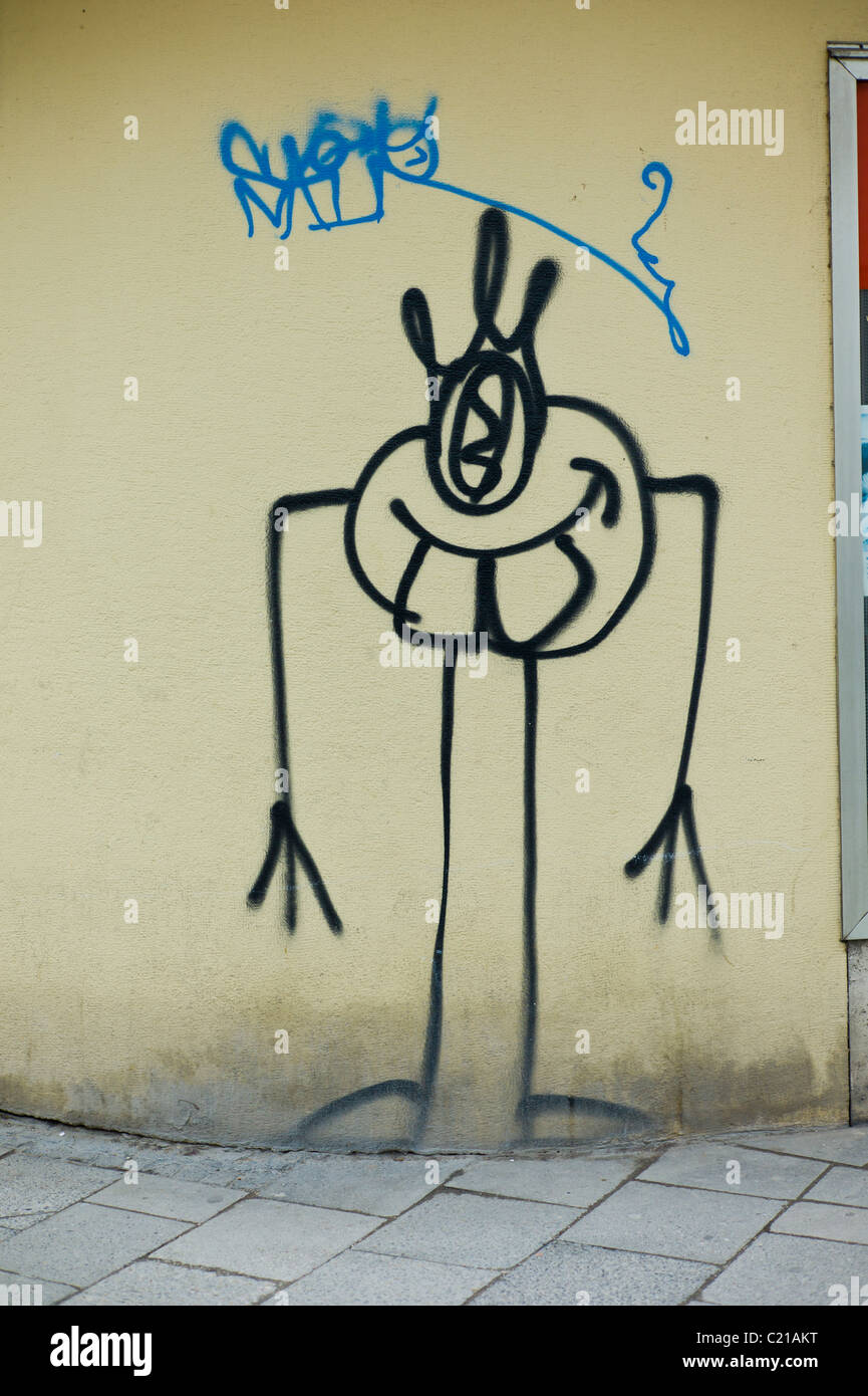 Des graffiti sur un mur de créature gnomelike à Munich Banque D'Images