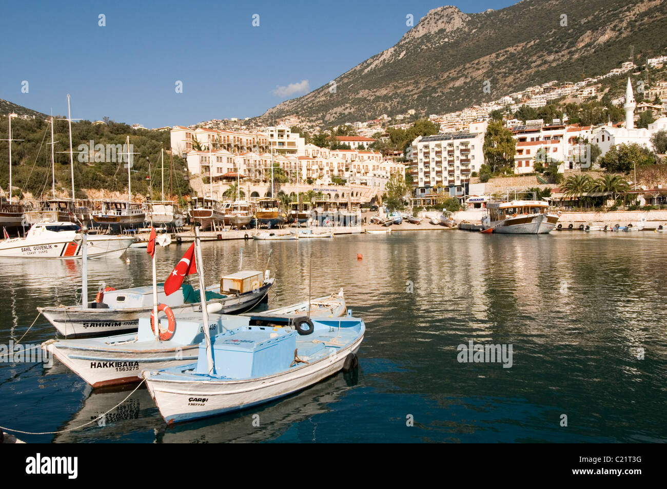 Kas turquie mer Méditerranée port Marina Bateaux petits ports drapeaux drapeaux côte littoral Kaş Banque D'Images