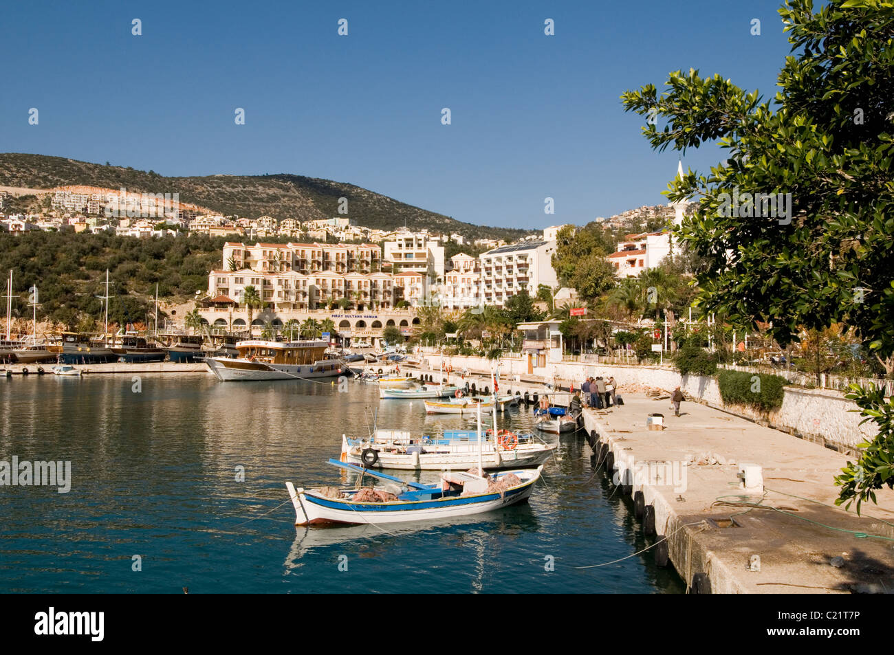 Kas turquie mer Méditerranée port Marina Bateaux petits ports drapeaux drapeaux côte littoral Kaş Banque D'Images