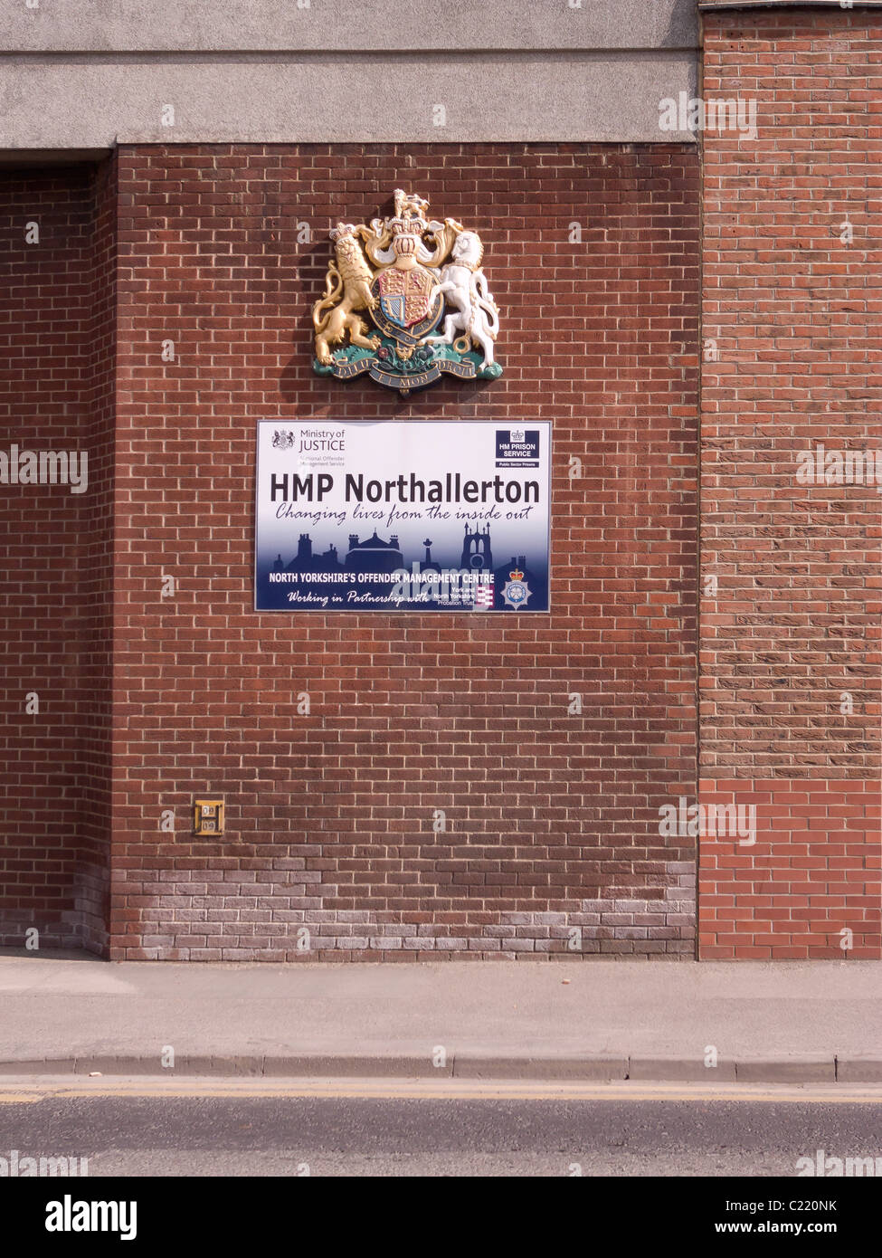 Entrée de la prison de Northallerton un YOI ou institution pour jeunes délinquants dans le centre-ville Banque D'Images